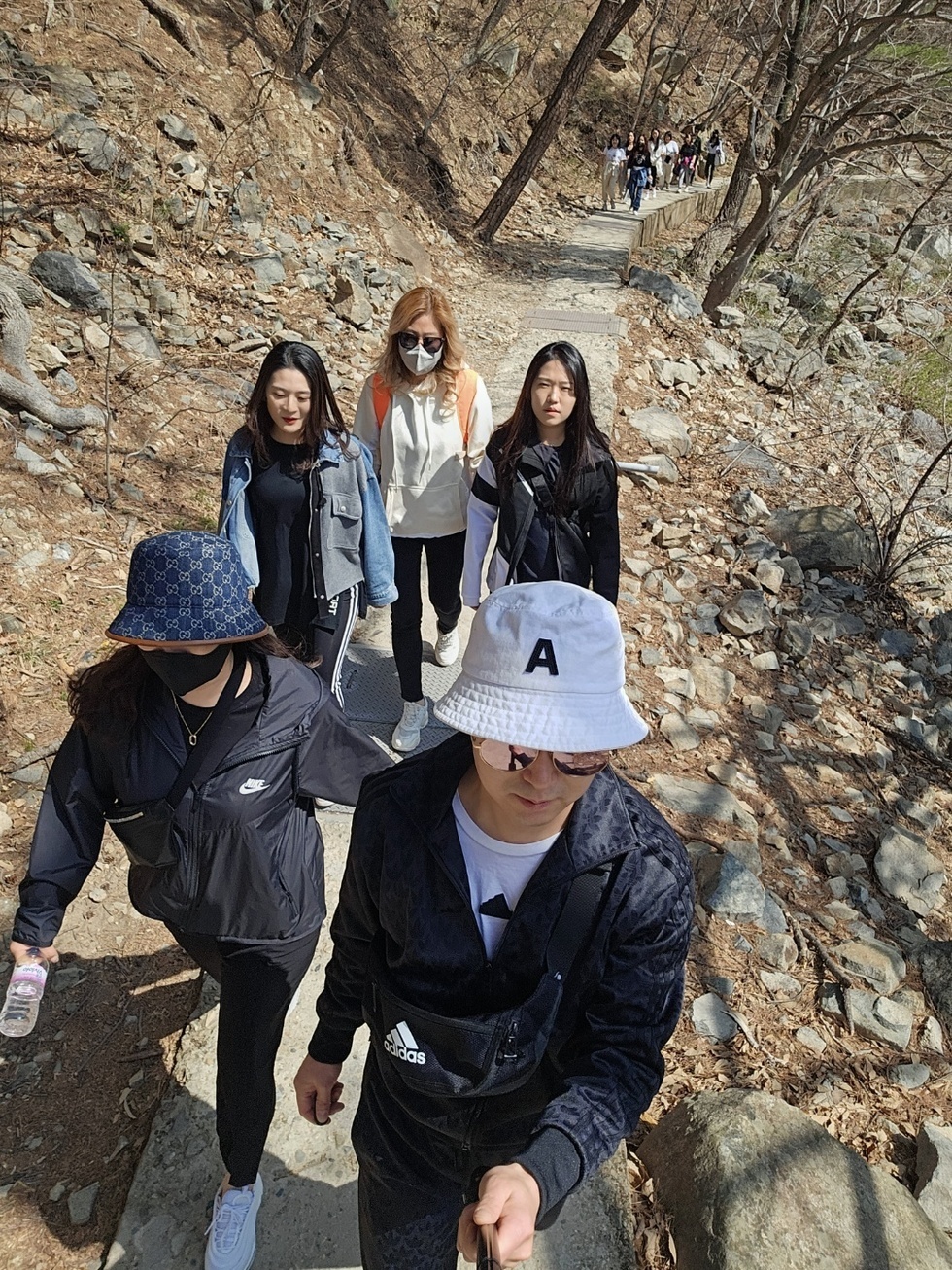 20230320 새내기캠프_MT (40).jpg