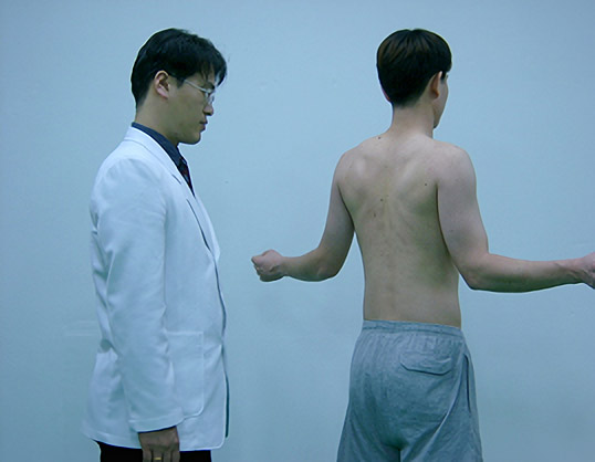 견관절의 능동 외회전 검사