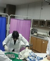 교내 핵심술기 실습 사진입..